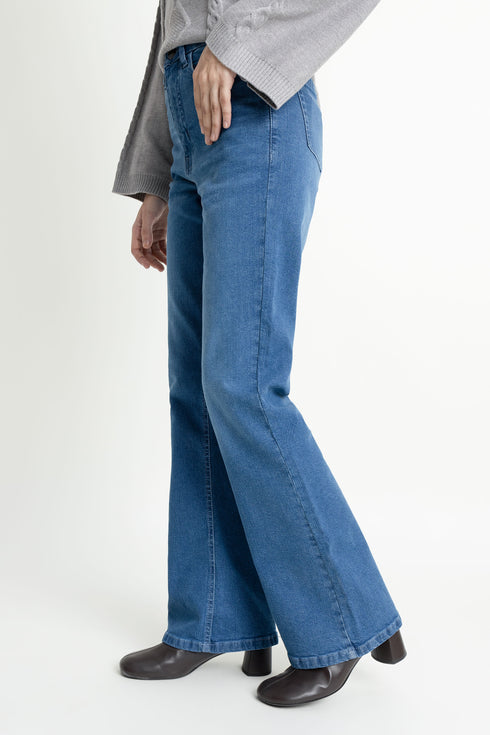 The Light Wash Bootcut Jeans